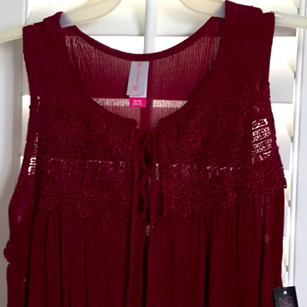 NWT long sleeveless tank top, size 15-17 juniors